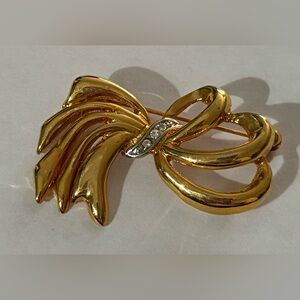 Elegant Gold Bow Brooch with Rhinestones